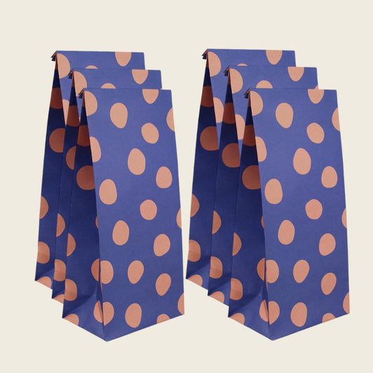 Papiergeschenktüte blau mit rosa Punkten (Set mit 6 Tüten), Ava & Yves