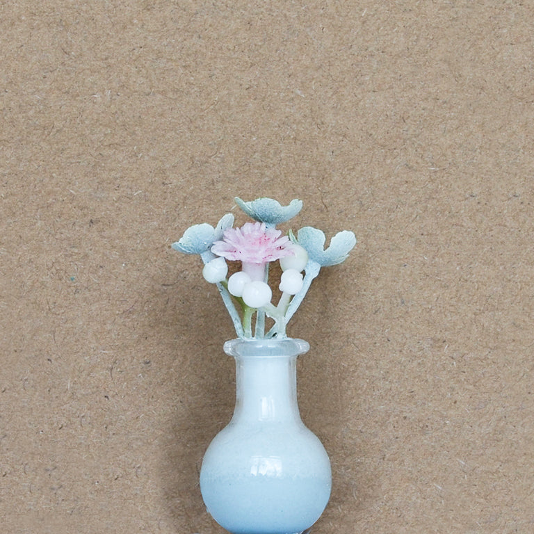 Kleine Vase mit Blumen für das Puppenhaus 1:12 – Kleine Leute